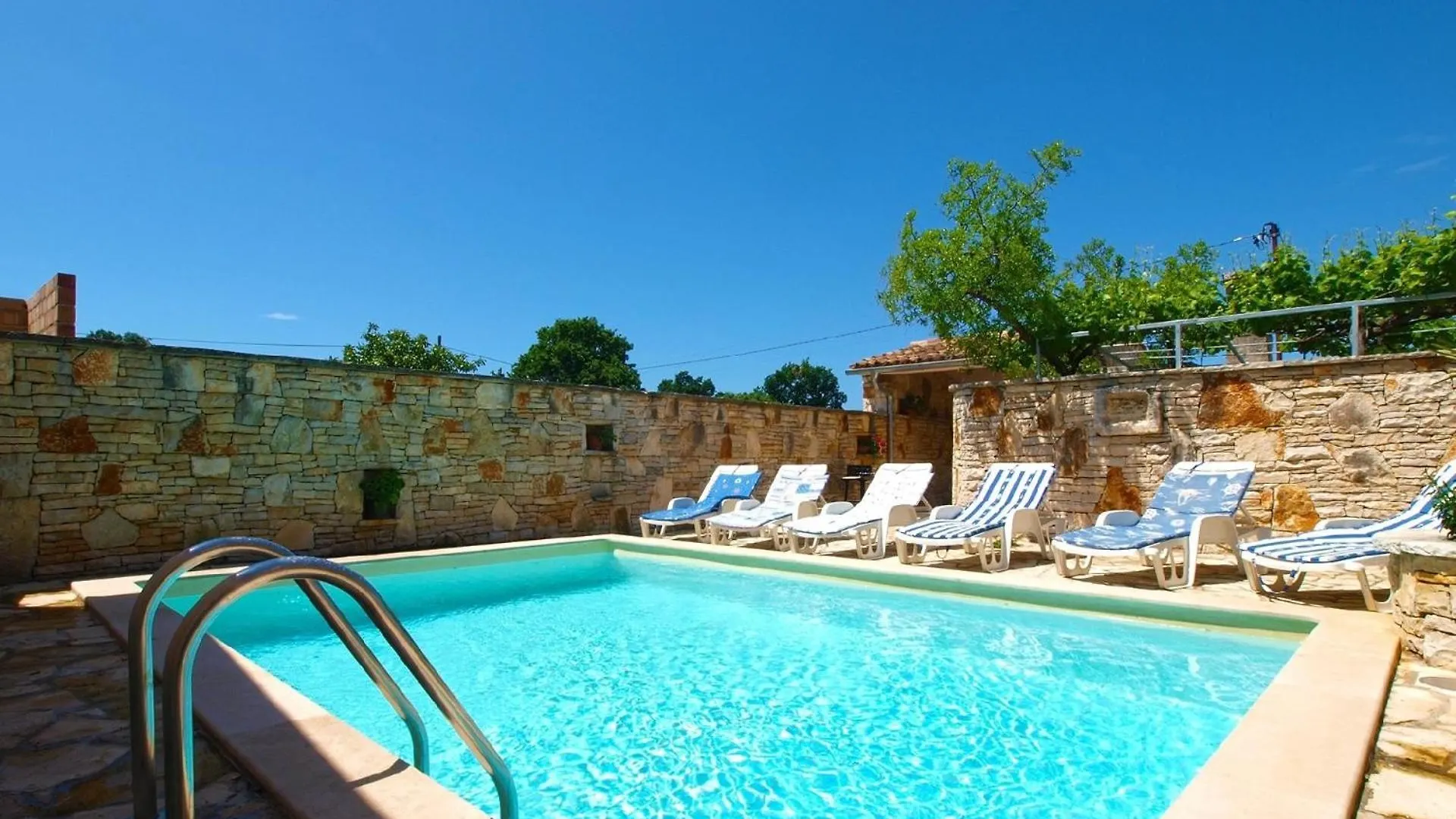 Holiday home Ferienhaus Mit Privatpool Fuer 9 Personen Ca 150 Qm In Peroj, Istrien Istrische Riviera Mednjan