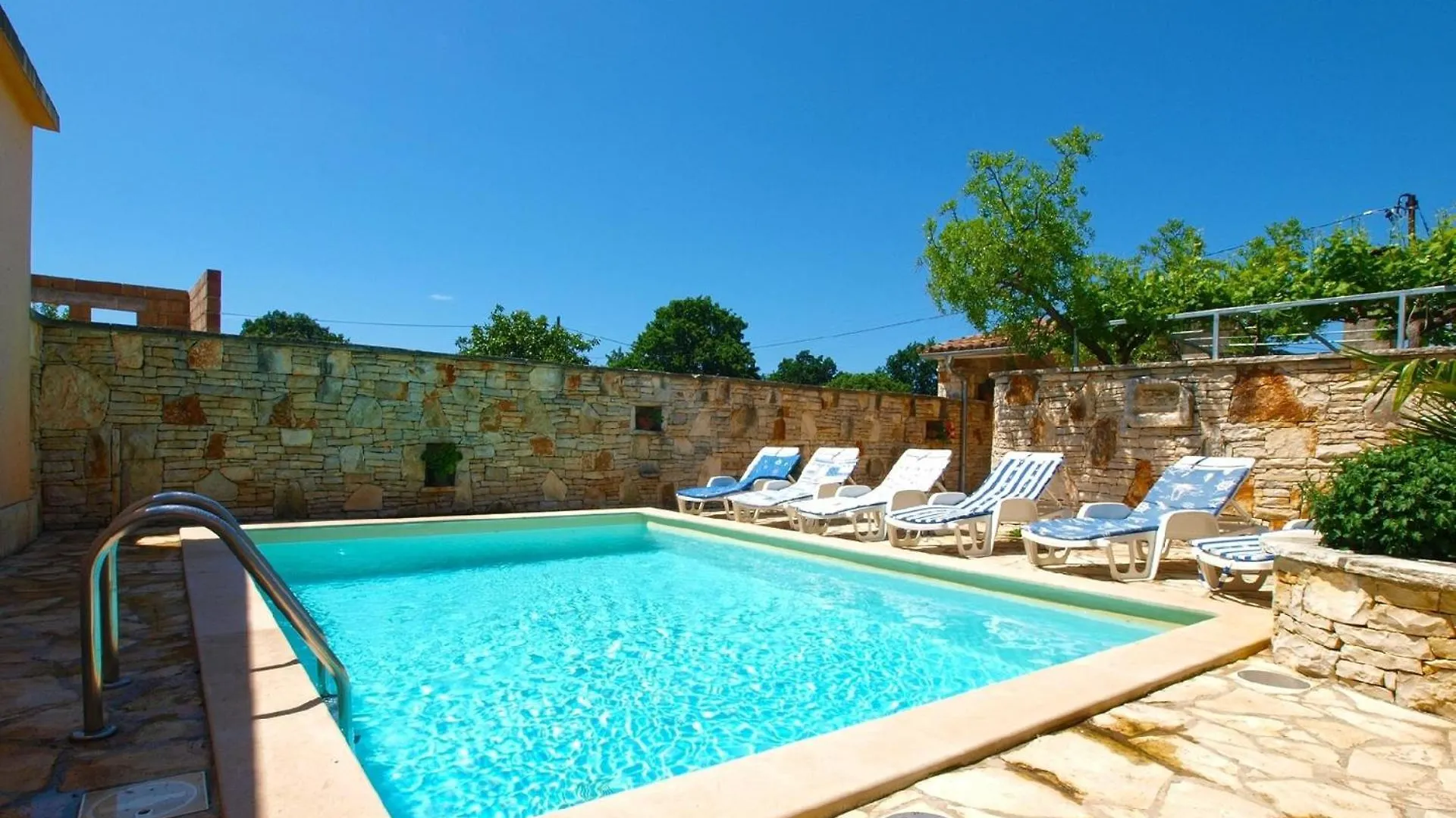 Ferienhaus Mit Privatpool Fuer 9 Personen Ca 150 Qm In Peroj, Istrien Istrische Riviera Mednjan Holiday home