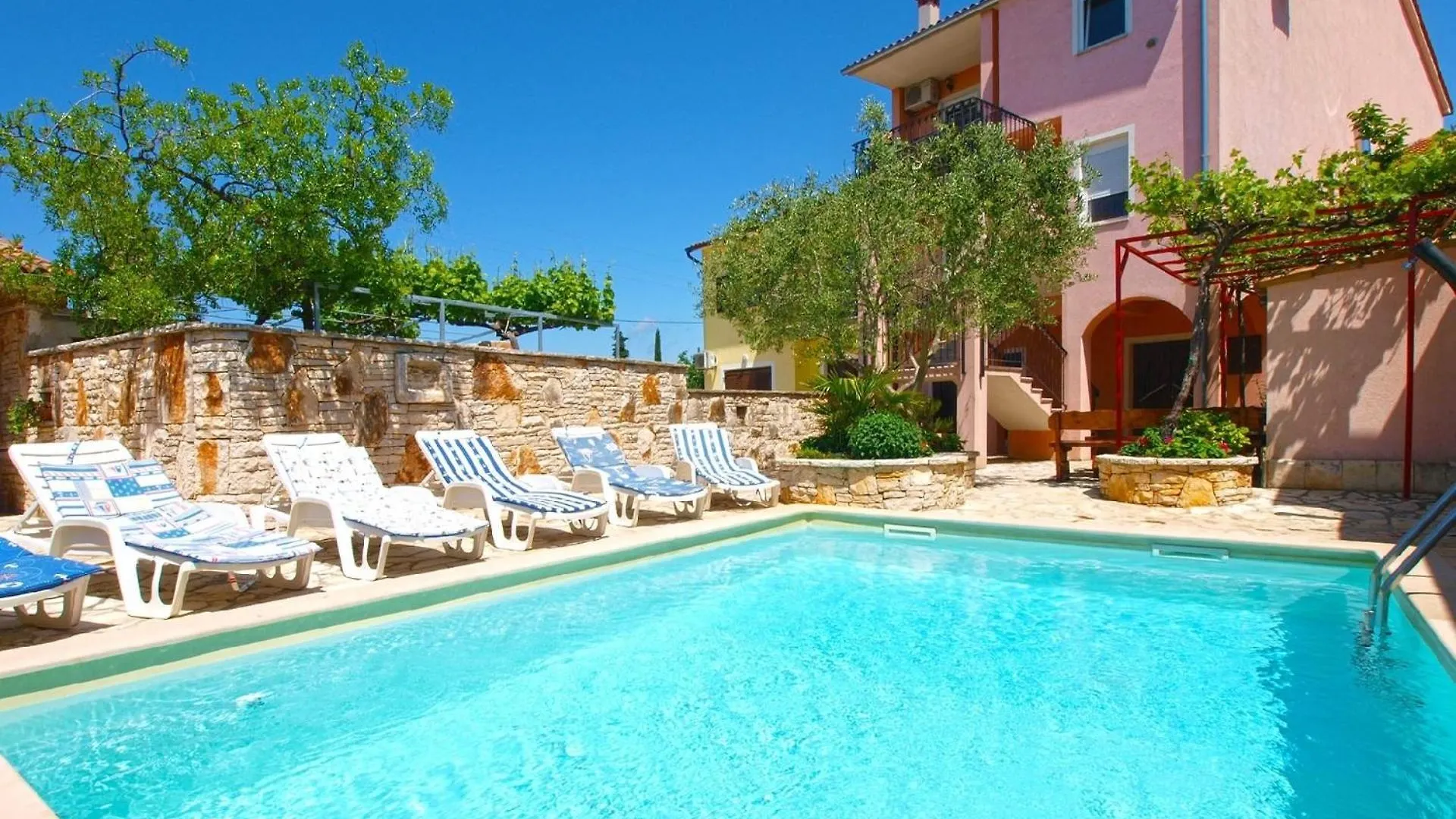 Ferienhaus Mit Privatpool Fuer 9 Personen Ca 150 Qm In Peroj, Istrien Istrische Riviera Mednjan